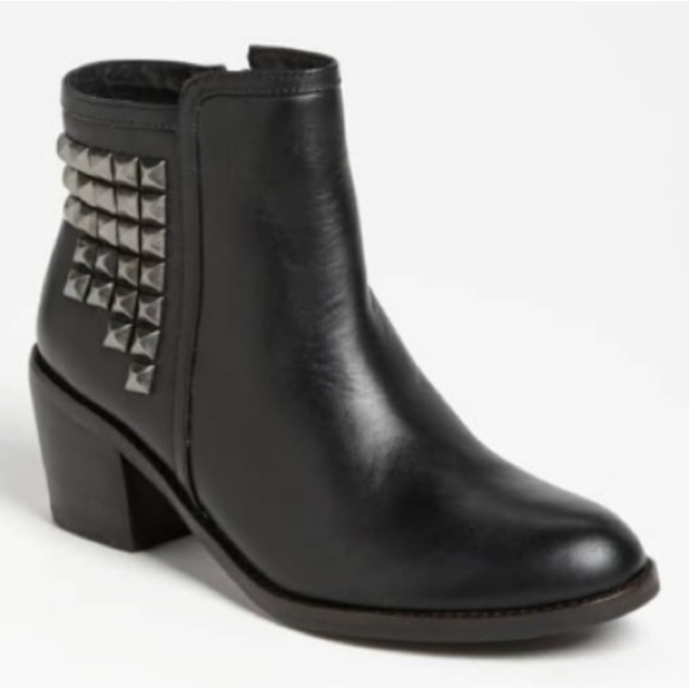 Matisse Studly Black Leather Studded Ankle Boots Size 8.5